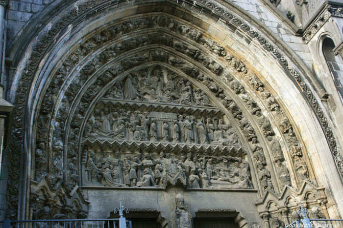 Onze-Lieve-Vrouwe-van-het-Prieelcathedraal RIJSSEL / FRANKRIJK 