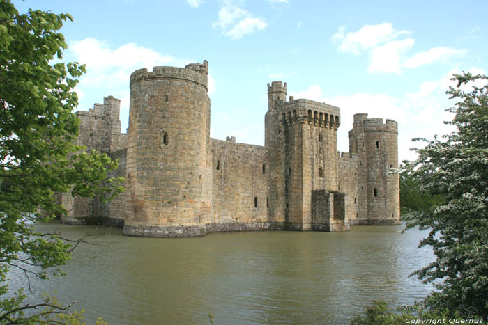 Burcht van Edward Dalyngrigge te Bodiam Bodiam in Robertsbridge / Engeland 