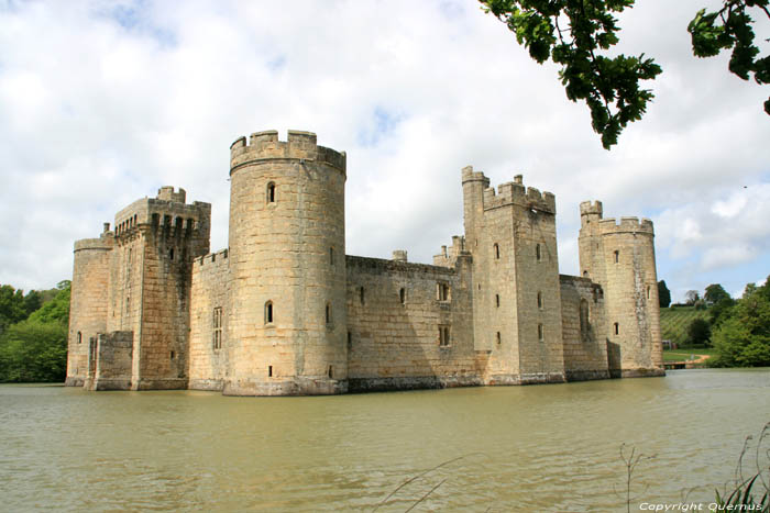 Burcht van Edward Dalyngrigge te Bodiam Bodiam in Robertsbridge / Engeland 