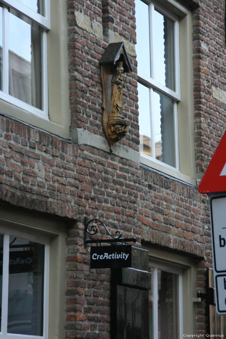 Huis met Uitkragende Schoorsteen 'S-Hertogenbosch / Nederland 