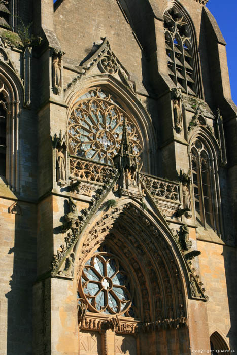 Onze-Lieve-Vrouwebasiliek Avioth / FRANKRIJK 