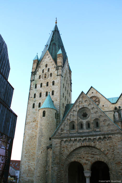 Dom - Onze-Lieve-Vrouw - Sint-Liborius en Sint-Kilian kathedraal Paderborn / Duitsland 