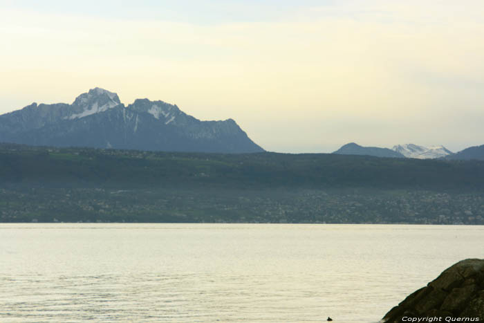 Uitzicht over Meer van Geneves Lutrives / Zwitserland 
