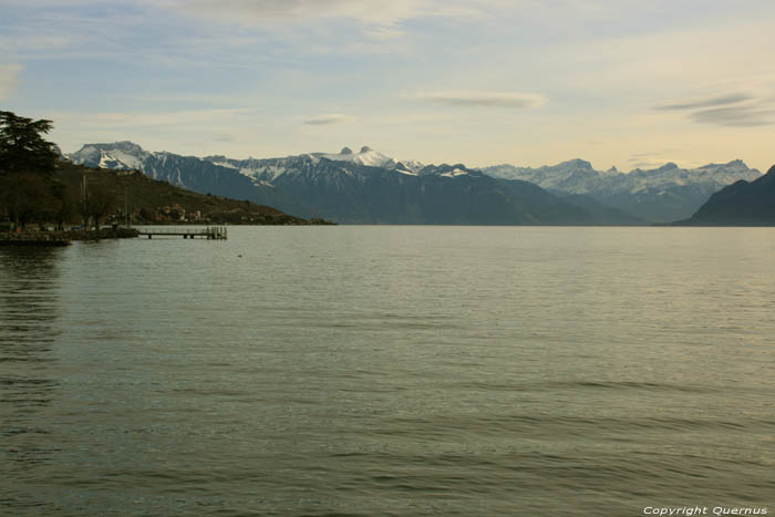 Uitzicht over Meer van Geneves Lutrives / Zwitserland 