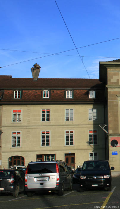 Gebouw met bijzondere schoorsteen Fribourg/Vrijburg / Zwitserland 