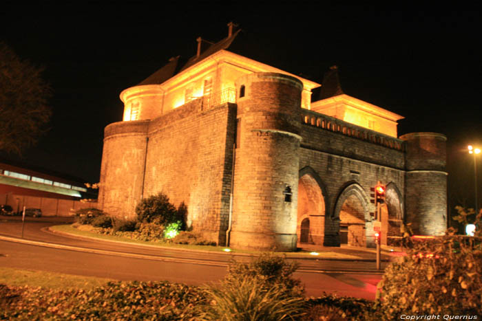 Poort van Valenciennes Douai in DOUAI / FRANKRIJK 