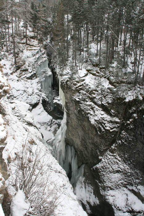 Stalactites de Glace Fribourg / Suisse 