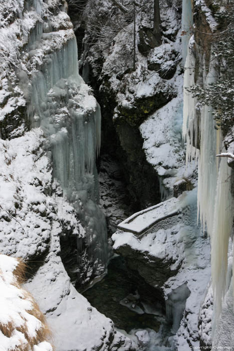 Stalactites de Glace Fribourg / Suisse 