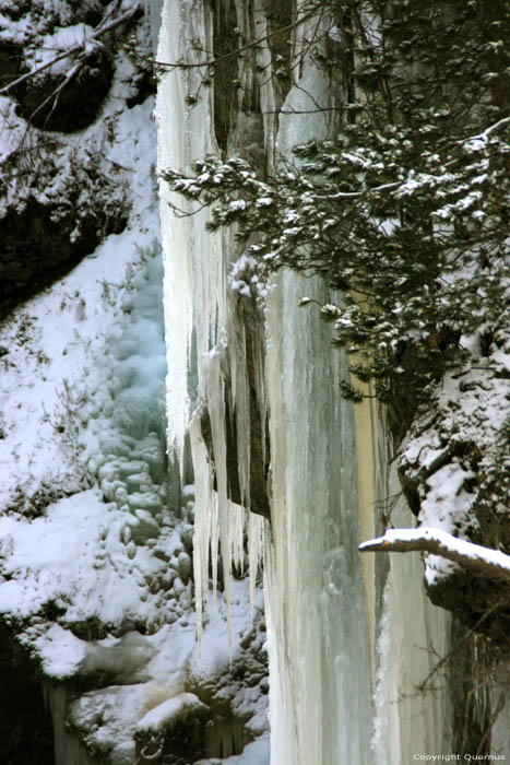 Stalactites de Glace Fribourg / Suisse 