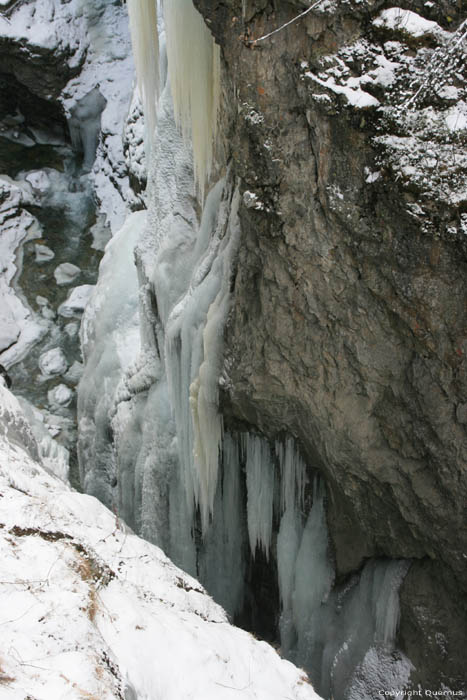 Stalactites de Glace Fribourg / Suisse 