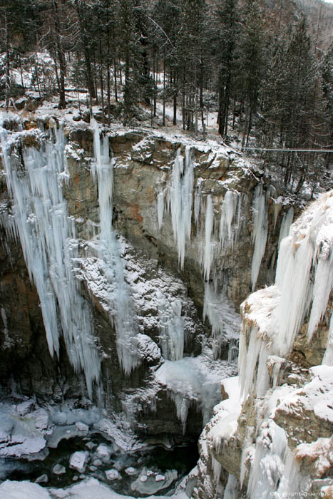 Stalactites de Glace Fribourg / Suisse 