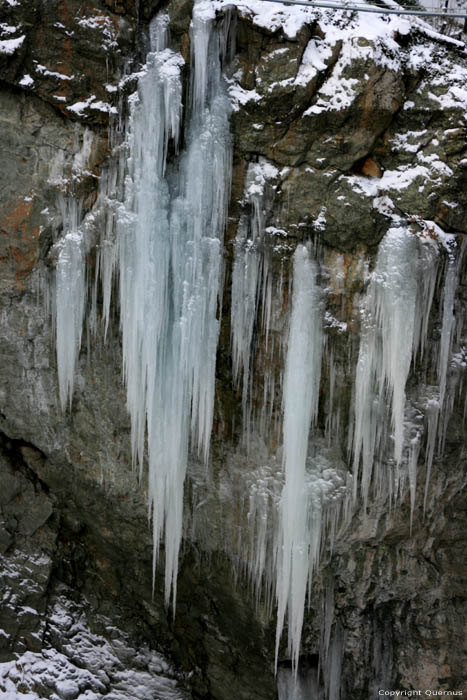 Stalactites de Glace Fribourg / Suisse 