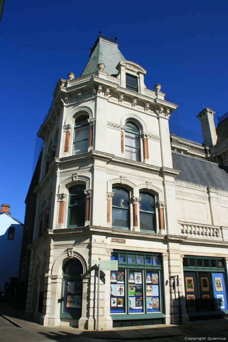 Corner House Packed against the Pigeons Ipswich / United Kingdom 