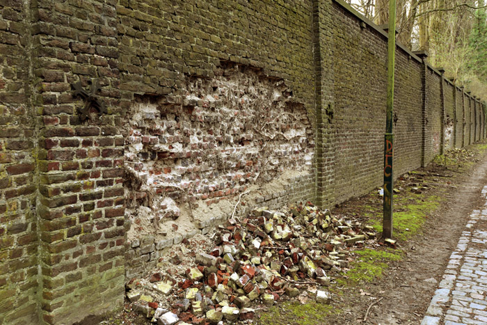 Muraille du Cimtire EVERE / BELGIQUE 