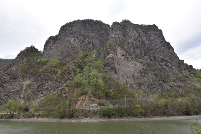 Bergzicht - Zicht op Olt rivier Caciulata / Roemeni 