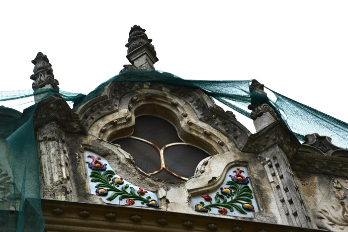 Hotel Dacia falling into Ruins Satu Mare / Romania 