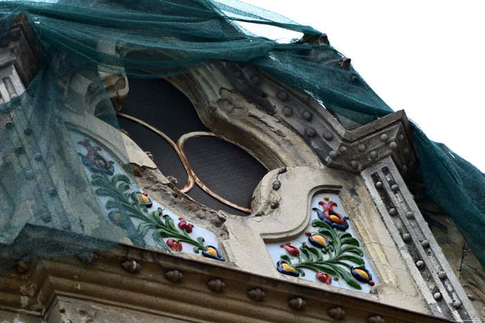 Hotel Dacia falling into Ruins Satu Mare / Romania 