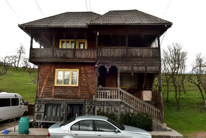 Maison en Bois avec Porte Typique Mare / Roumanie 