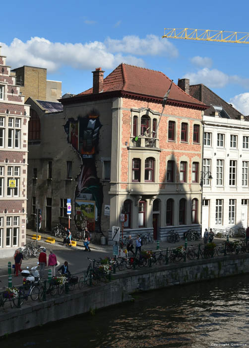 Huis met grafiti kunstwerk GENT / BELGI 