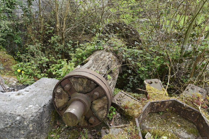 Overblijfselen Watermolen  (te Bouffioulx) CHATELET / BELGI 