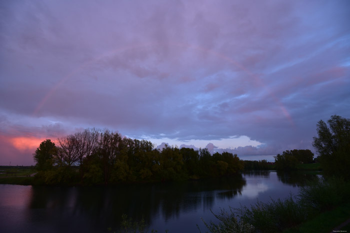 Coucher du Soleil sur Negenoord (Ancien Bras de la Meuse) DILSEN-STOKKEM / DILSEN photo