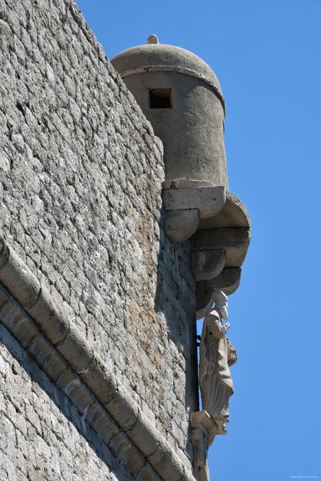 Beeld onder hoektoren stadsomwalling (Sveti Stjepan) Dubrovnik in Dubrovnic / KROATI 