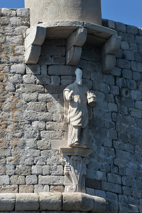 Beeld onder hoektoren stadsomwalling (Sveti Stjepan) Dubrovnik in Dubrovnic / KROATI 