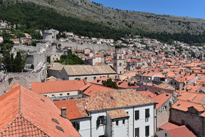 Stadszichten vanop stadsomwalling Dubrovnik in Dubrovnic / KROATI 