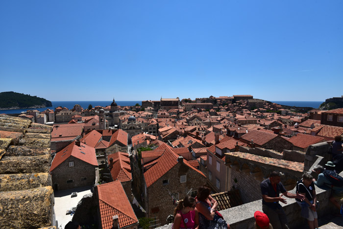 Stadszichten vanop stadsomwalling Dubrovnik in Dubrovnic / KROATI 