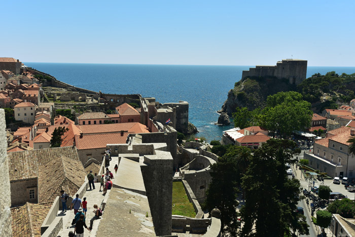 Vues de Ville depuis Enceinte de Ville Dubrovnik  Dubrovnic / CROATIE 