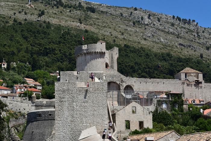 Stadsomwalling Noord en Minceta Toren Dubrovnik in Dubrovnic / KROATI 