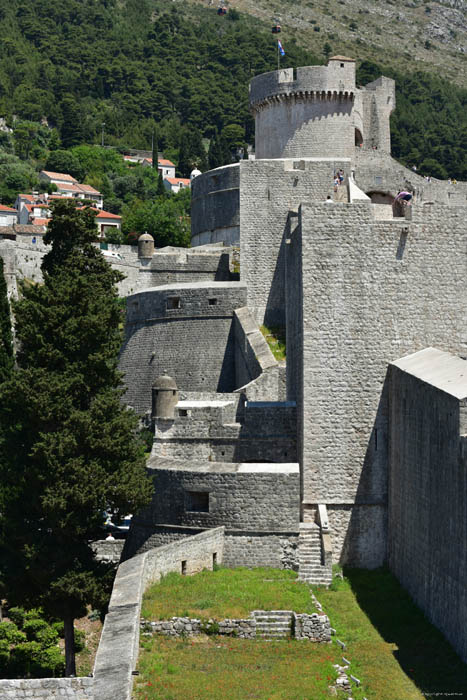 Stadsomwalling Noord en Minceta Toren Dubrovnik in Dubrovnic / KROATI 