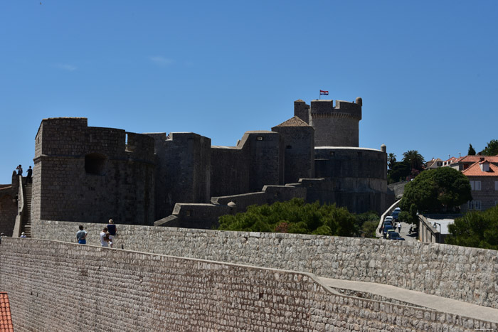 Stadsomwalling Noord en Minceta Toren Dubrovnik in Dubrovnic / KROATI 