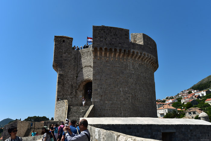 Stadsomwalling Noord en Minceta Toren Dubrovnik in Dubrovnic / KROATI 