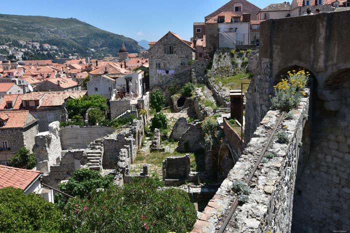 Ruines Dubrovnik  Dubrovnic / CROATIE 