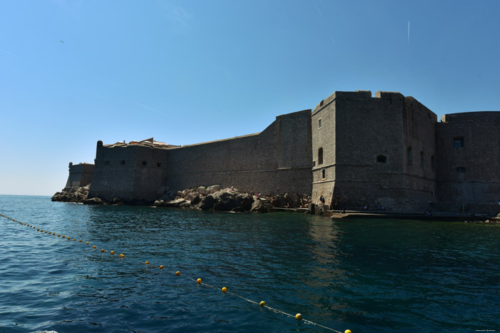 Stadsomwalling Oost Dubrovnik in Dubrovnic / KROATI 