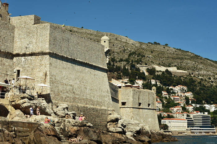 Stadsomwalling Oost Dubrovnik in Dubrovnic / KROATI 