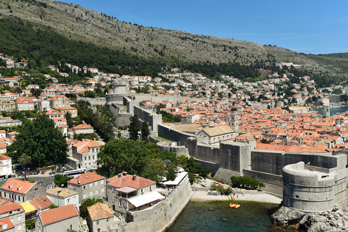 Zicht op stad vanuit Lovrijenac Dubrovnik in Dubrovnic / KROATI 