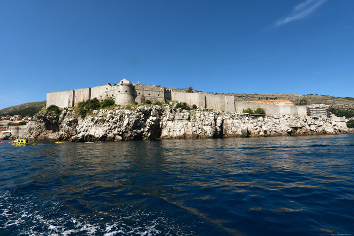 Zicht op Dubrovnik vanop zee Dubrovnik in Dubrovnic / KROATI 