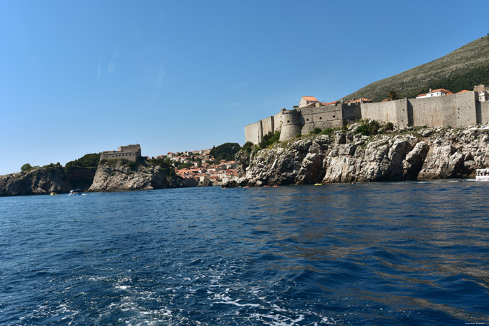 Zicht op Dubrovnik vanop zee Dubrovnik in Dubrovnic / KROATI 