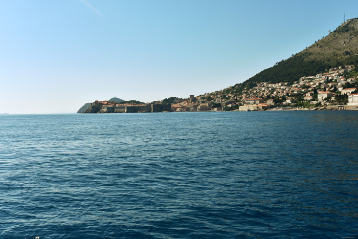 Zicht op Dubrovnik vanop zee Dubrovnik in Dubrovnic / KROATI 