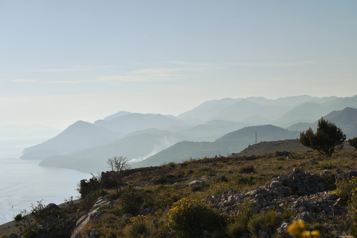 Uitzicht en zonsondergang Noordwaards Adriatische Zee Dubrovnik in Dubrovnic / KROATI 