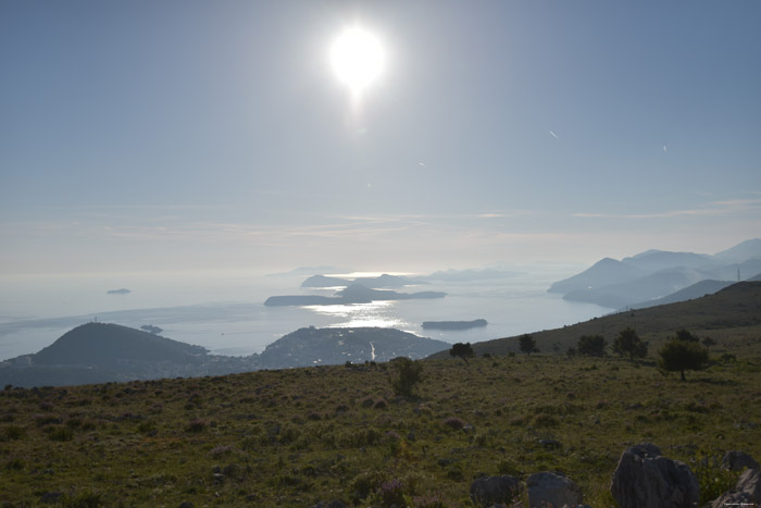 Uitzicht en zonsondergang Noordwaards Adriatische Zee Dubrovnik in Dubrovnic / KROATI 