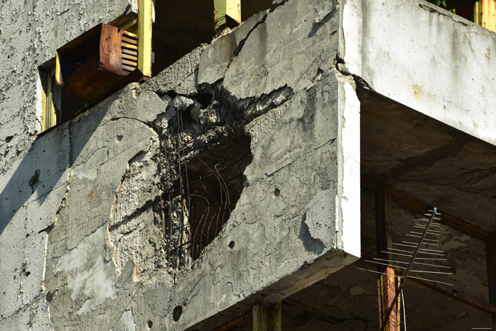 Appartementsgebouw met oorlogsschade Mostar / Boznie-Herzegovina 