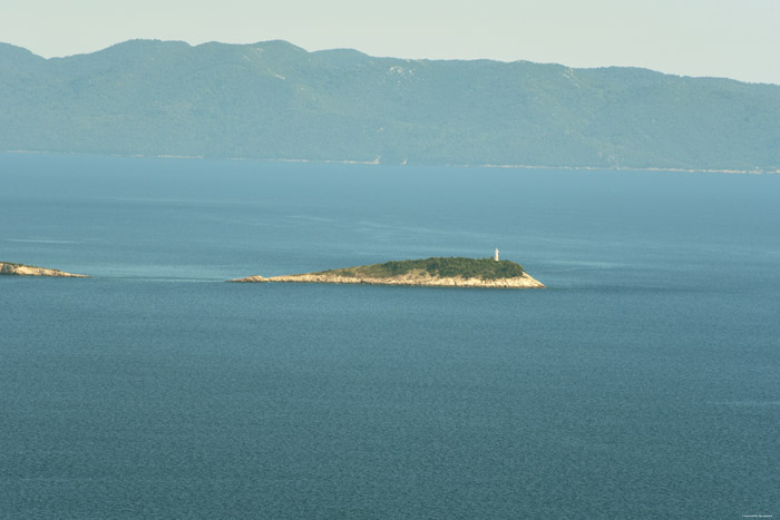 Ile avec Phare Zuljana  Ston / CROATIE 