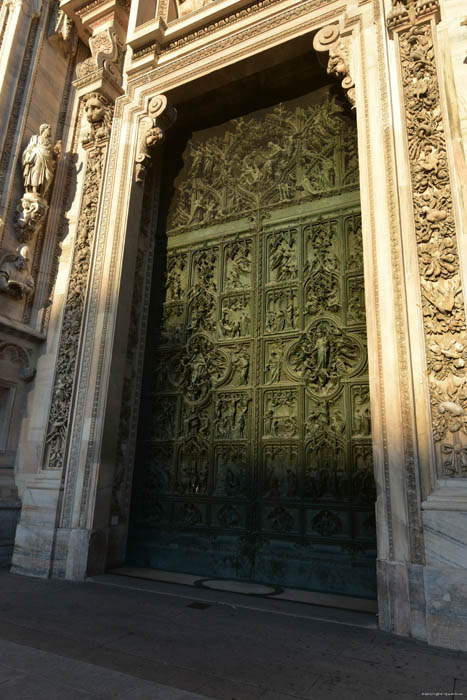 Saint Mary of the Navity Cathedral (Duomo) Milan (Milano) / Italia 