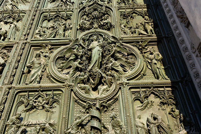 Saint Mary of the Navity Cathedral (Duomo) Milan (Milano) / Italia 