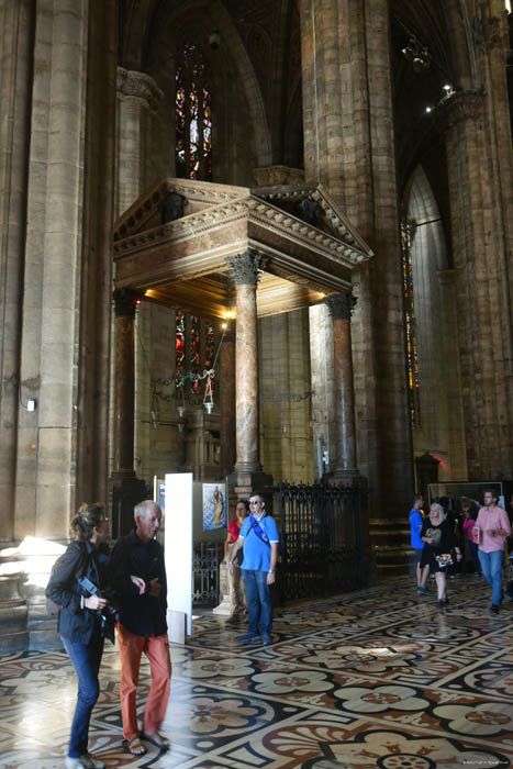 Saint Mary of the Navity Cathedral (Duomo) Milan (Milano) / Italia 