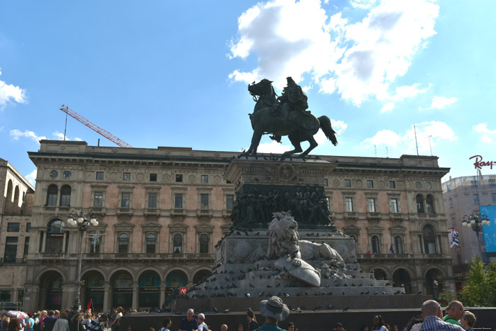 Statue Equestre de Victoir Emmanuel II Milan / Italie 