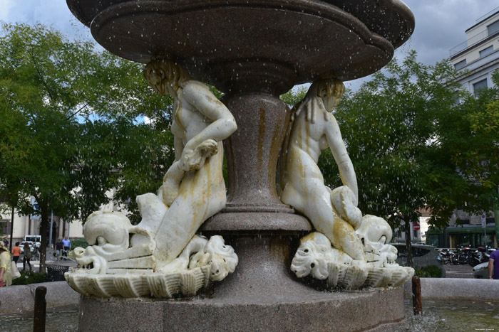 Piermarini Fountain Milan (Milano) / Italia 